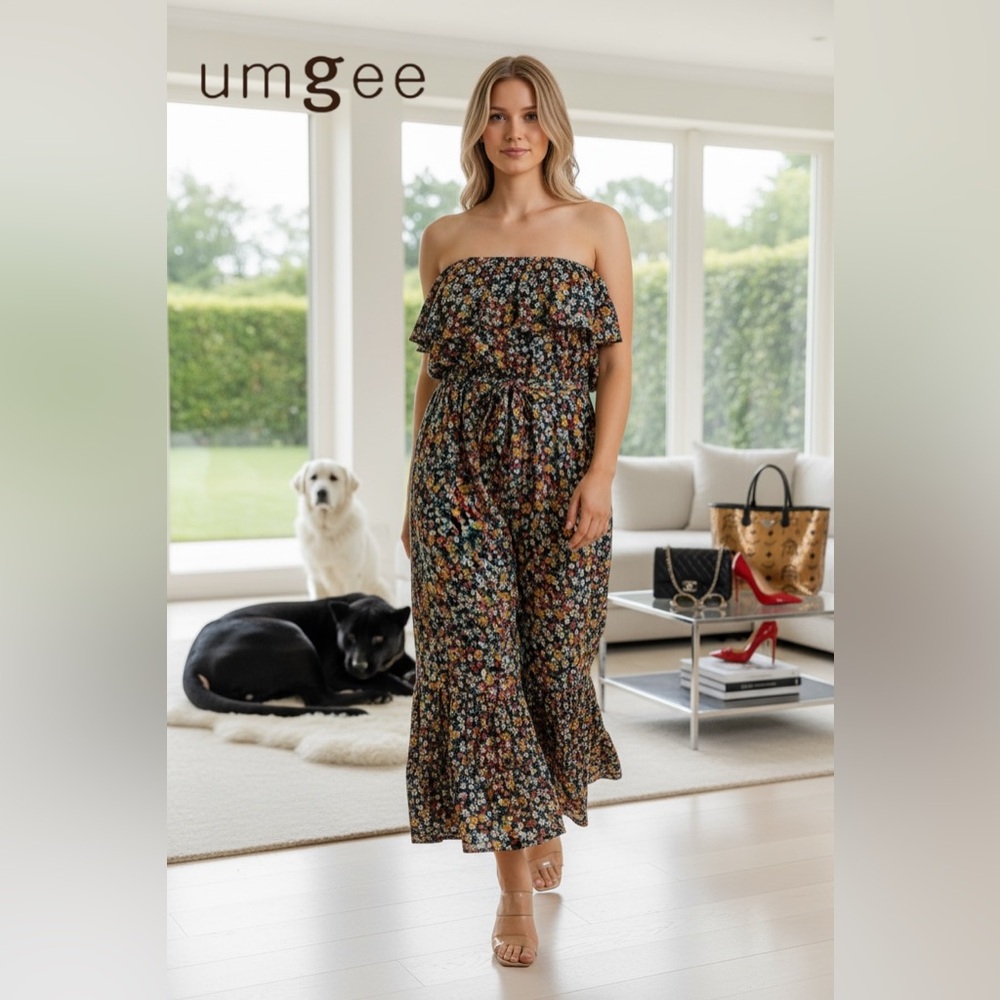 NWT Umgee Smocked
Strapless Wide Leg Ruffle
Jumpsuit Navy Floral Sizes M & L